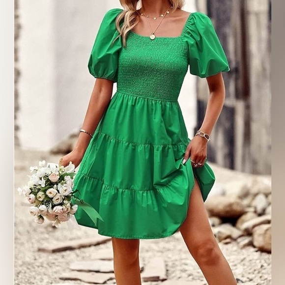 Style House Kelly Green Tiered Puff Sleeve Mini Dress sz Small - Picture 2 of 9